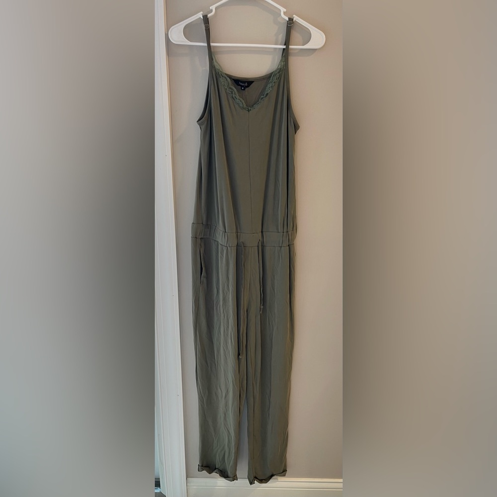 Adjustable jumpsuit with draw strings & lace detail